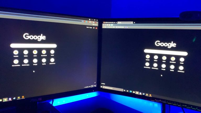 Why Are My Dual Monitors Showing The Same Thing