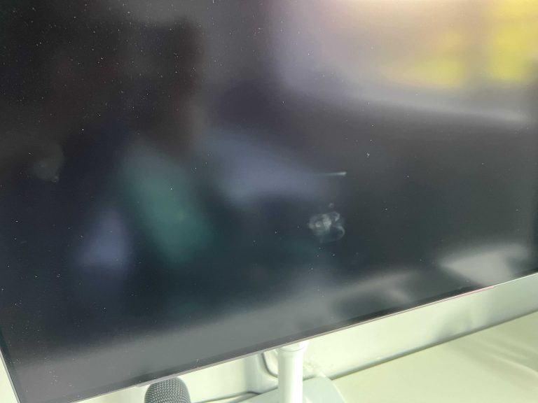 How To Remove Smudges From Oled And Led Screens Effectively