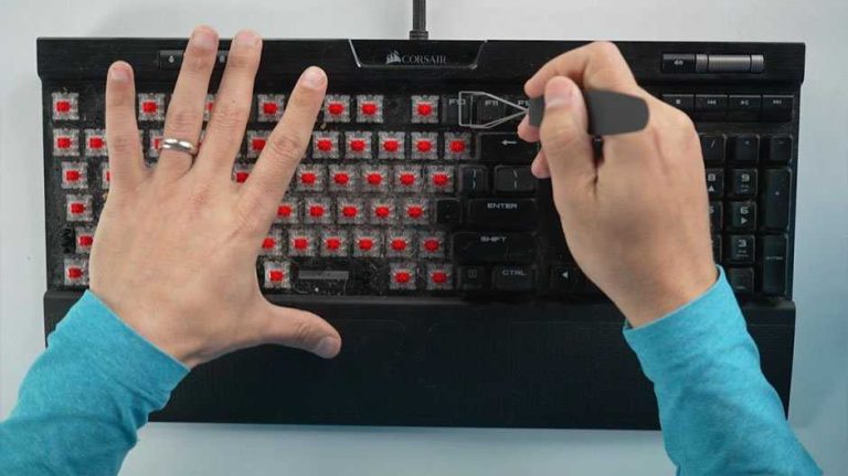 How To Replace Keycaps On A Mechanical Keyboard For Easy Customization