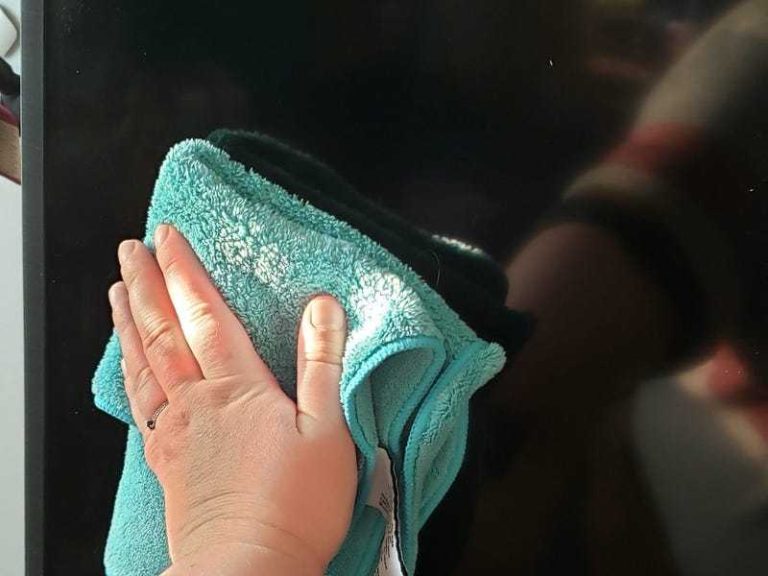 How To Safely Use Cleaning Solutions On Your Tv: A Practical Guide