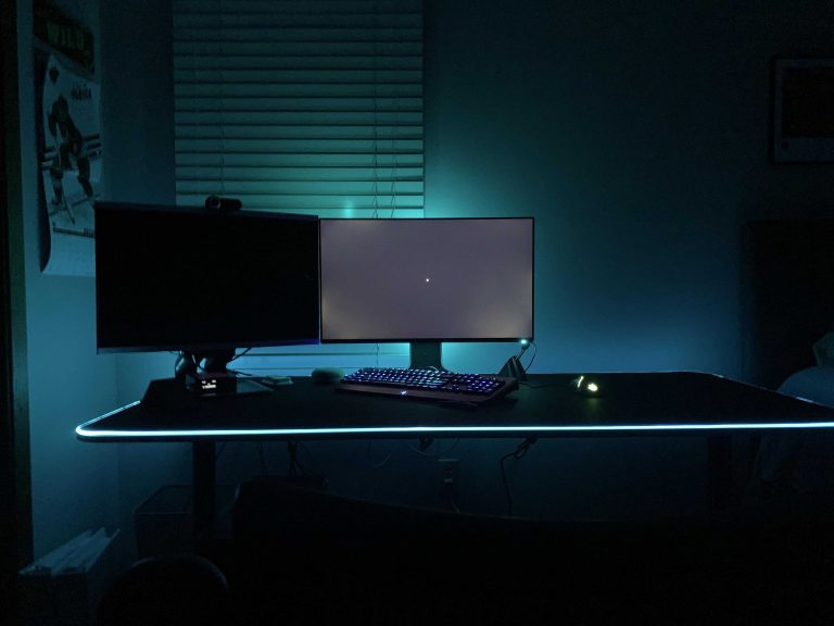 Why Does Ips Monitor Glow In Dark Explained